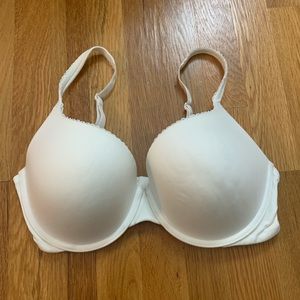 White Scalloped Victoria’s Secret Bra